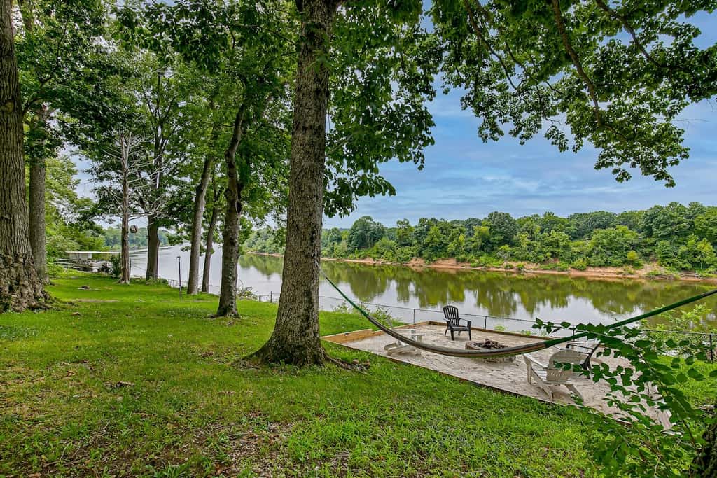Riverfront Fire Pit, River Views, Near Downtown