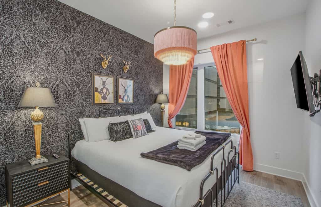 Stay in a stylish 2-bedroom condo in East Nashville, just 2.7 miles from Broadway and close to restaurants, bars, live music, and local attractions. Enjoy a modern kitchen, rooftop deck, fun selfie wall, fast WiFi, smart TVs, and an in-unit washer/dryer. With a king and queen bedroom, the condo comfortably sleeps up to 4 guests.