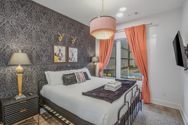Stay in a stylish 2-bedroom condo in East Nashville, just 2.7 miles from Broadway and close to restaurants, bars, live music, and local attractions. Enjoy a modern kitchen, rooftop deck, fun selfie wall, fast WiFi, smart TVs, and an in-unit washer/dryer. With a king and queen bedroom, the condo comfortably sleeps up to 4 guests.