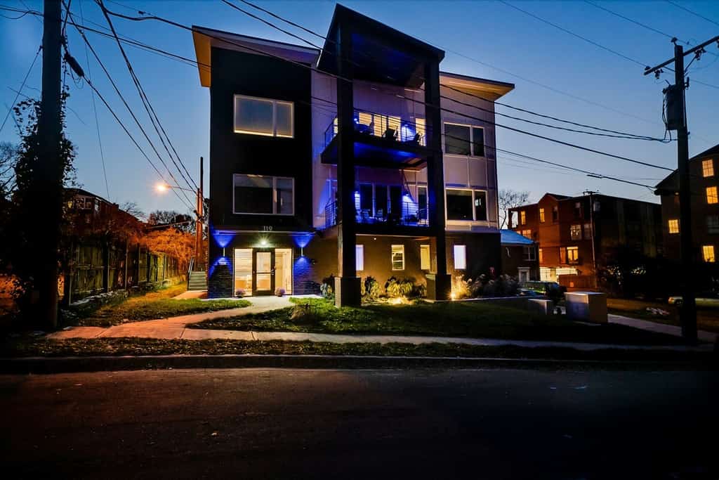 Stay in Nashville's West End at this bright 1-bedroom, 1.5-bath condo near Vanderbilt University, Centennial Park, and The Parthenon. Enjoy an open living area, full kitchen, free parking, WiFi, and self check-in. Broadway, Music Row, Downtown Nashville, and popular entertainment venues are just a short drive away.