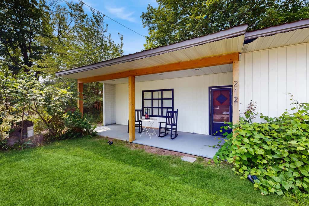 The Three Seasons - Centrally located house in Lake Leelanau
