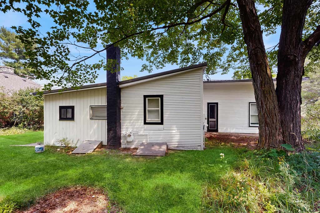 The Three Seasons - Centrally located house in Lake Leelanau