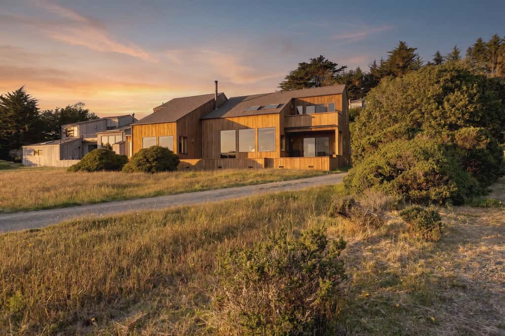 Nowell House - Stunning Oceanfront Sea Ranch home in West Meadow, private hot tub & 3-ensuite bedrooms