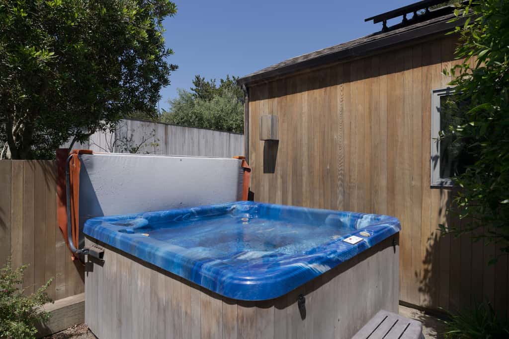 Nowell House - Stunning Oceanfront Sea Ranch home in West Meadow, private hot tub & 3-ensuite bedrooms