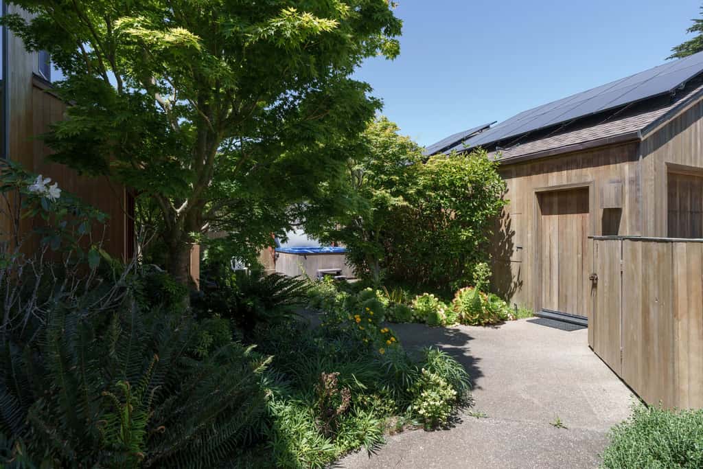 Nowell House - Stunning Oceanfront Sea Ranch home in West Meadow, private hot tub & 3-ensuite bedrooms