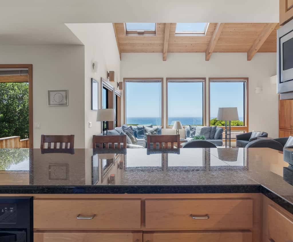 Nowell House - Stunning Oceanfront Sea Ranch home in West Meadow, private hot tub & 3-ensuite bedrooms