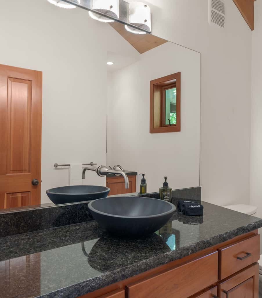 Nowell House - Stunning Oceanfront Sea Ranch home in West Meadow, private hot tub & 3-ensuite bedrooms
