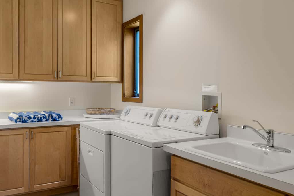 Nowell House - Stunning Oceanfront Sea Ranch home in West Meadow, private hot tub & 3-ensuite bedrooms