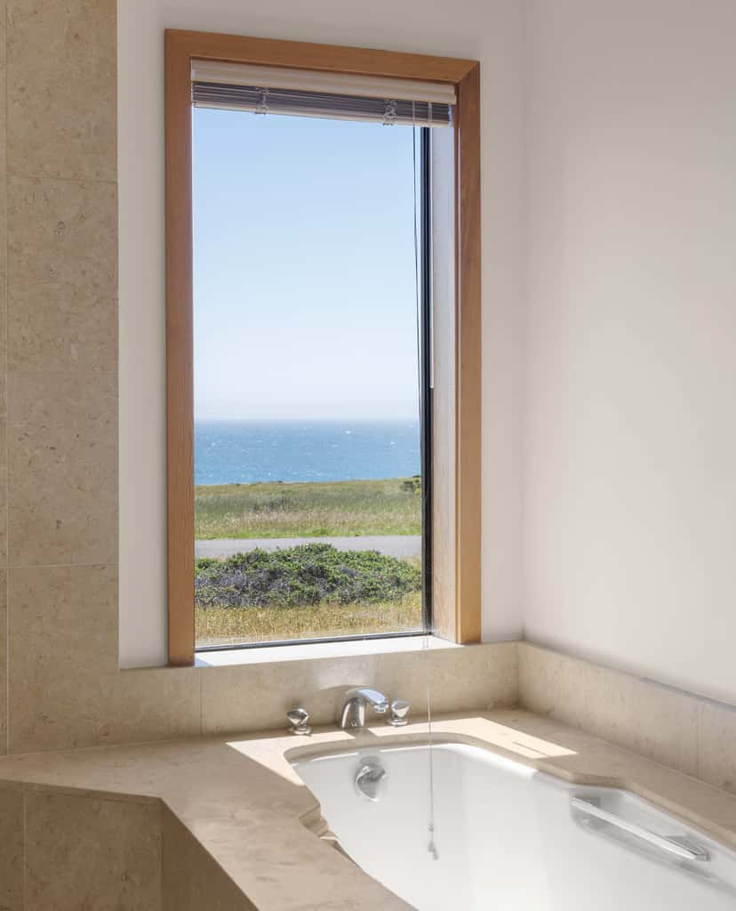 Nowell House - Stunning Oceanfront Sea Ranch home in West Meadow, private hot tub & 3-ensuite bedrooms
