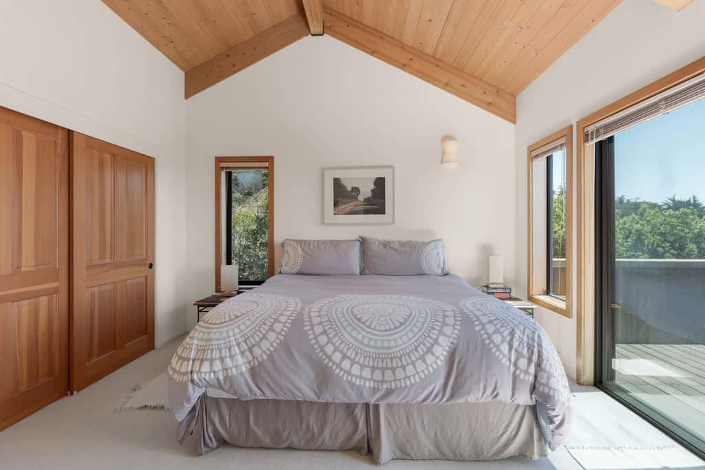 Nowell House - Stunning Oceanfront Sea Ranch home in West Meadow, private hot tub & 3-ensuite bedrooms
