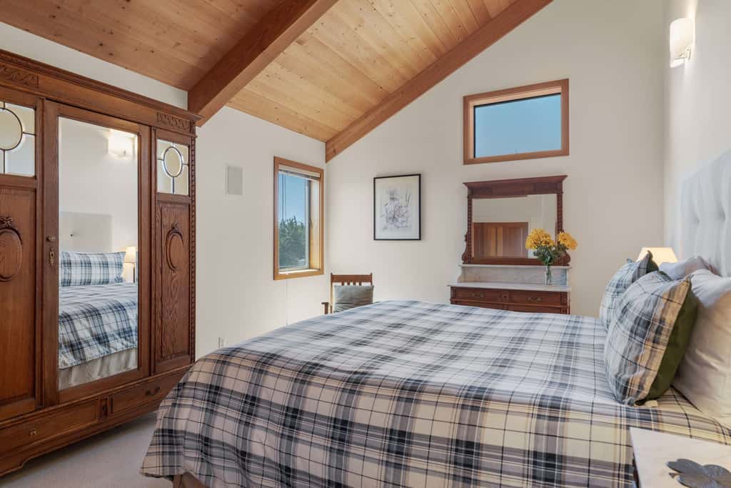 Nowell House - Stunning Oceanfront Sea Ranch home in West Meadow, private hot tub & 3-ensuite bedrooms