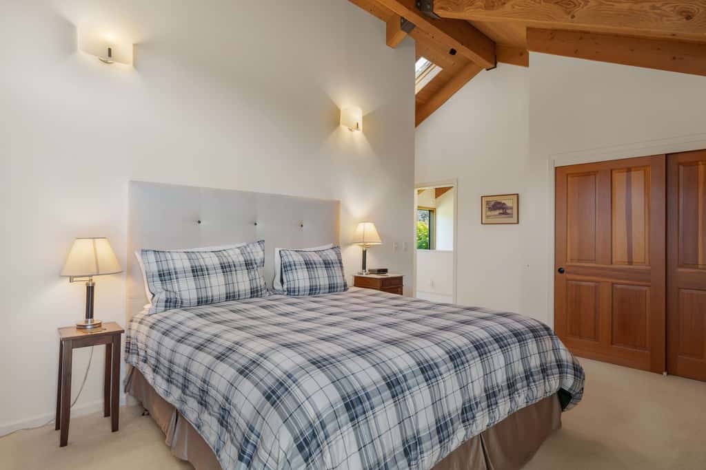 Nowell House - Stunning Oceanfront Sea Ranch home in West Meadow, private hot tub & 3-ensuite bedrooms