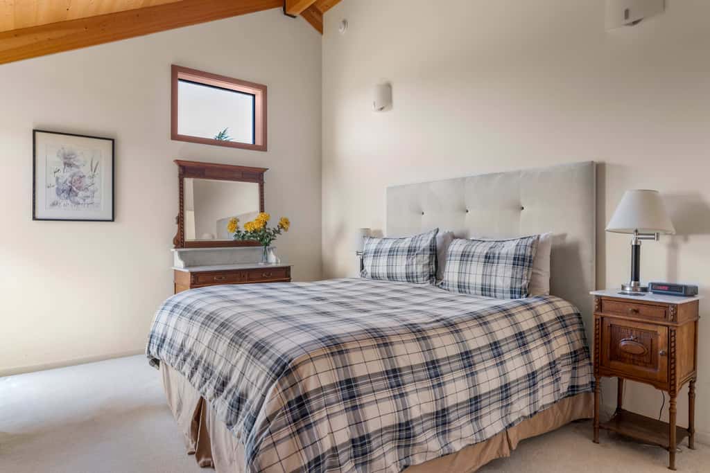 Nowell House - Stunning Oceanfront Sea Ranch home in West Meadow, private hot tub & 3-ensuite bedrooms