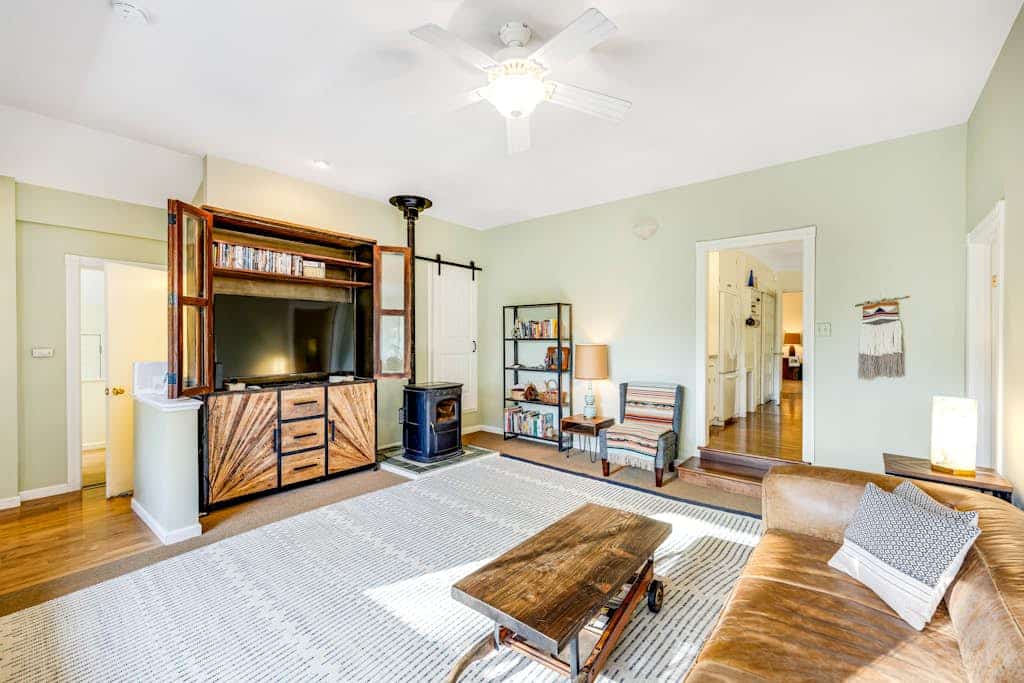 Wade into Big Sulphur Creek from your own sandy stretch, then sway in the hammock as oak light filters through the yard of this dog-friendly Cloverdale cottage. Two bedrooms plus a bunk space sleep 6 across 2 baths and ~1,598 sq ft, just 2.5 miles from downtown Cloverdale and 90 miles from the Bay Area — Alexander Valley tasting rooms minutes away.