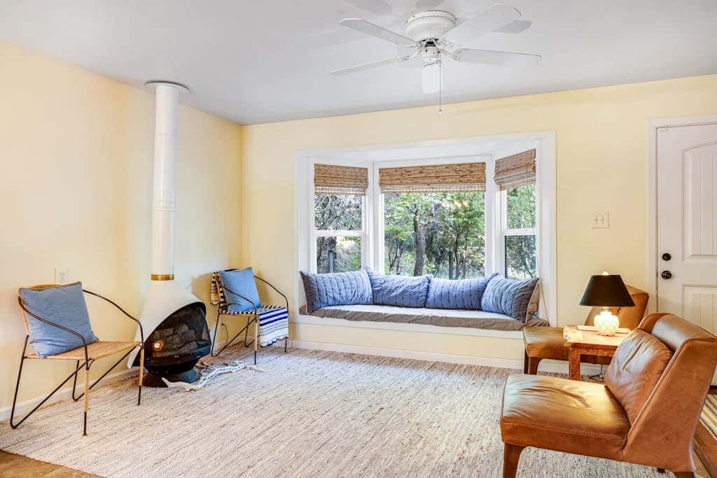 Cloverdale Creekside Retreat - Cloverdale Dog-Friendly Riverfront Cottage with Deck