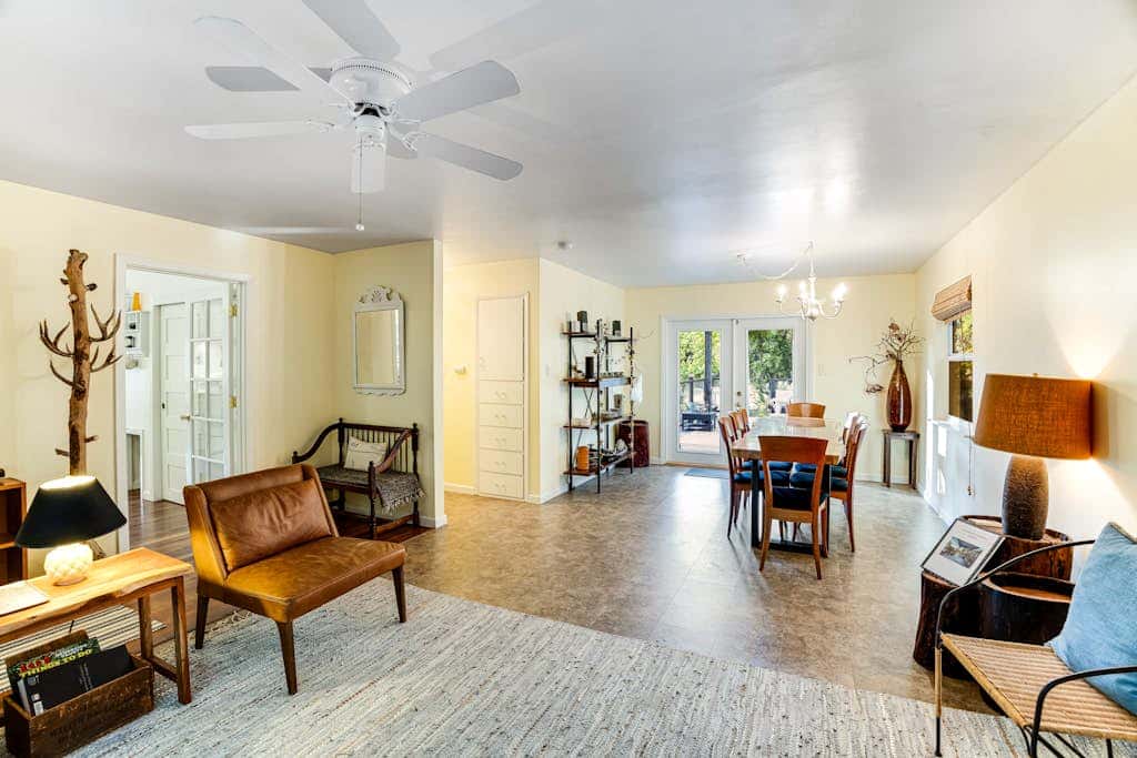 Cloverdale Creekside Retreat - Cloverdale Dog-Friendly Riverfront Cottage with Deck