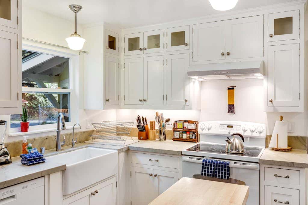 Cloverdale Creekside Retreat - Cloverdale Dog-Friendly Riverfront Cottage with Deck