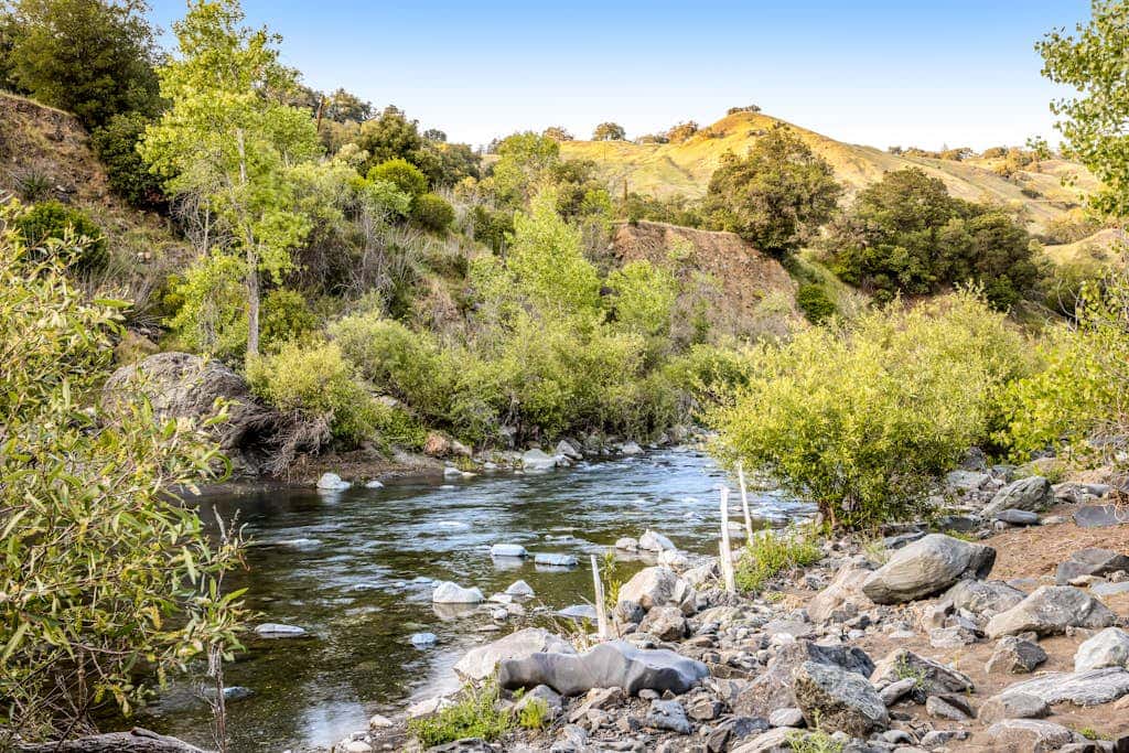 Cloverdale Creekside Retreat - Cloverdale Dog-Friendly Riverfront Cottage with Deck