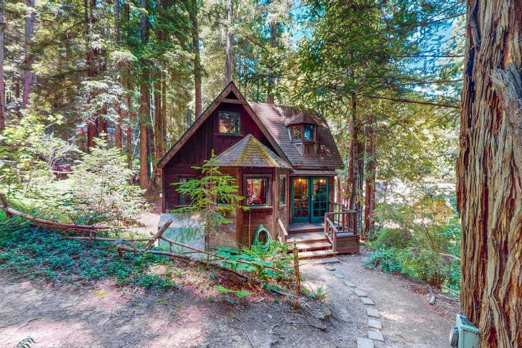 Dreamcatcher Cottage - Cazadero Dog-Friendly Cottage for Two with Hot Tub