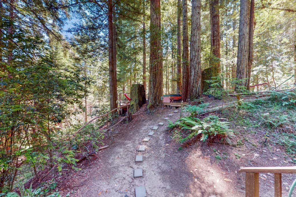 Dreamcatcher Cottage - Cazadero Dog-Friendly Cottage for Two with Hot Tub