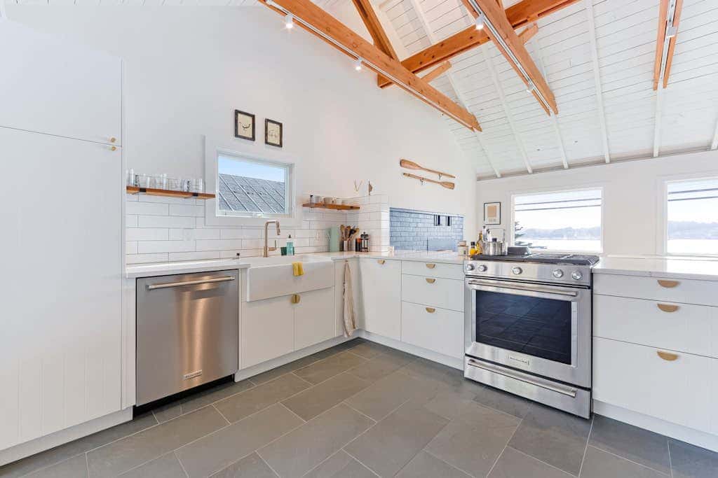 Surfer's Paradise - Bodega Harbour Dog-Friendly Bay View Bungalow with Sauna
