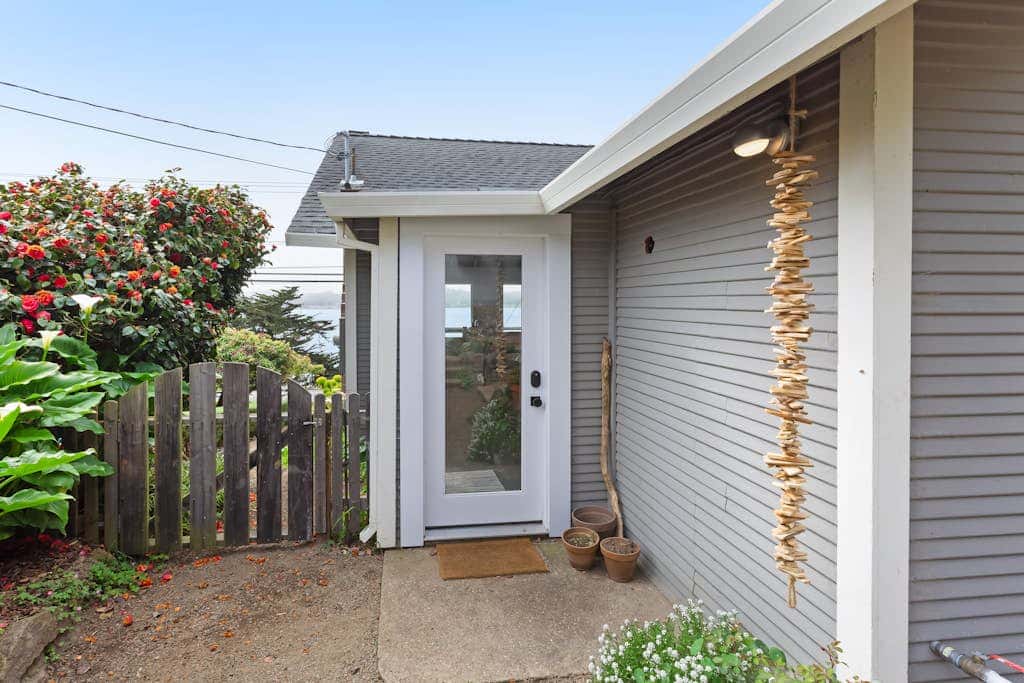 Surfer's Paradise - Bodega Harbour Dog-Friendly Bay View Bungalow with Sauna