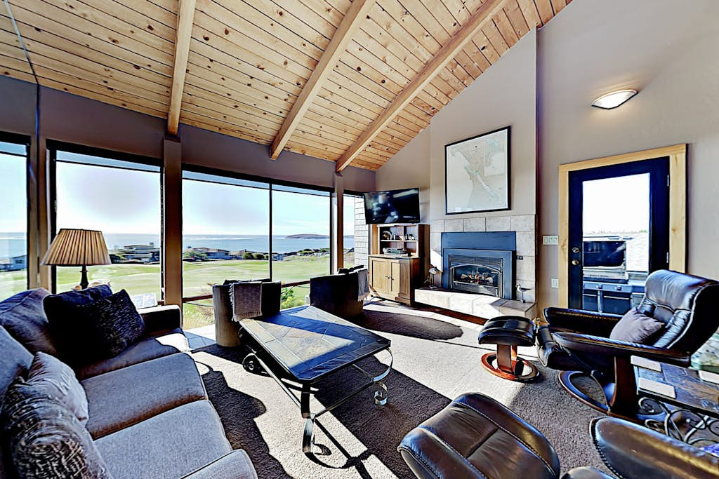 Fairview Grande - Bodega Bay Oceanview Home with Hot Tub & Sauna