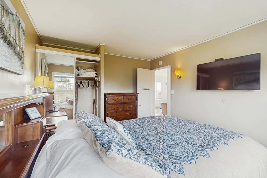 Coastal Dream - Bodega Bay Dog-Friendly Ocean-View Cottage with Hot Tub