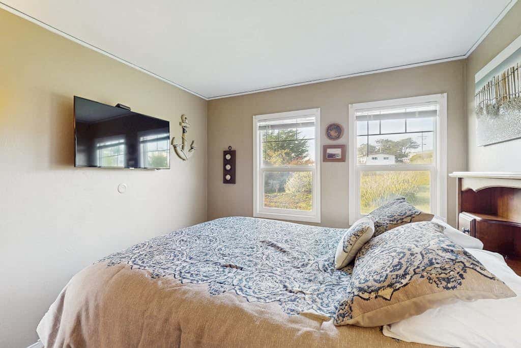 Coastal Dream - Bodega Bay Dog-Friendly Ocean-View Cottage with Hot Tub