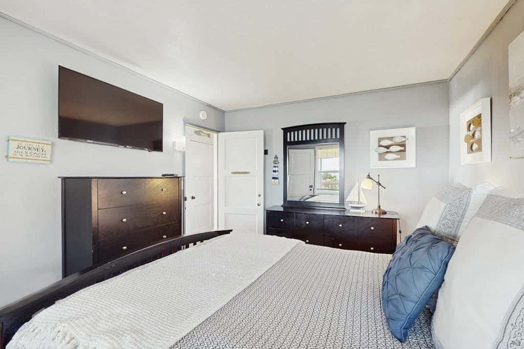 Coastal Dream - Bodega Bay Dog-Friendly Ocean-View Cottage with Hot Tub