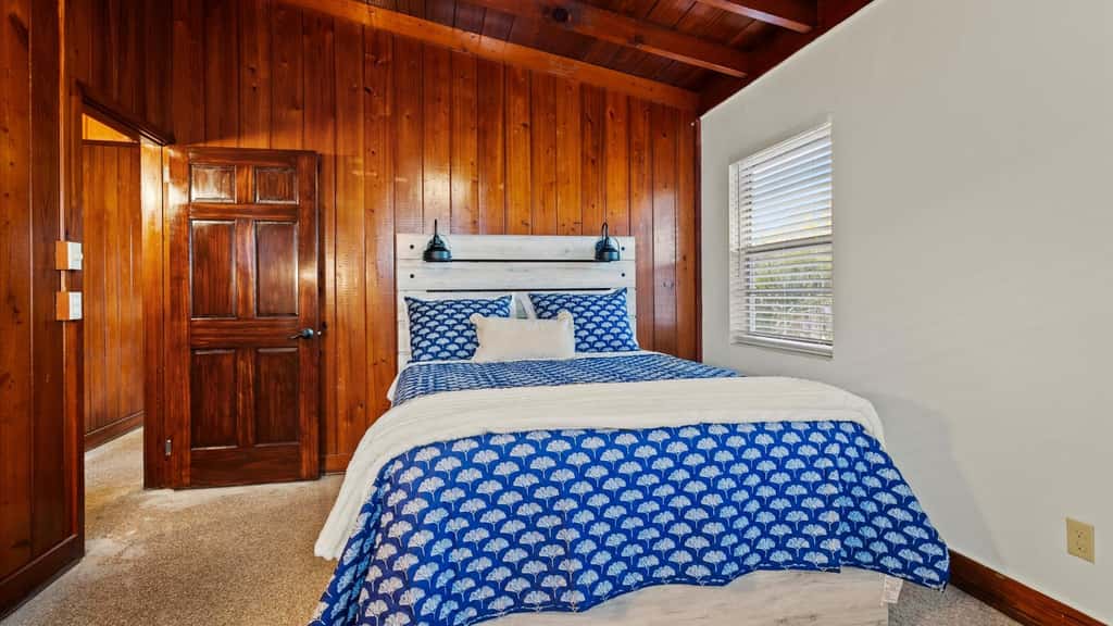 Cozy Coastal Cabin
