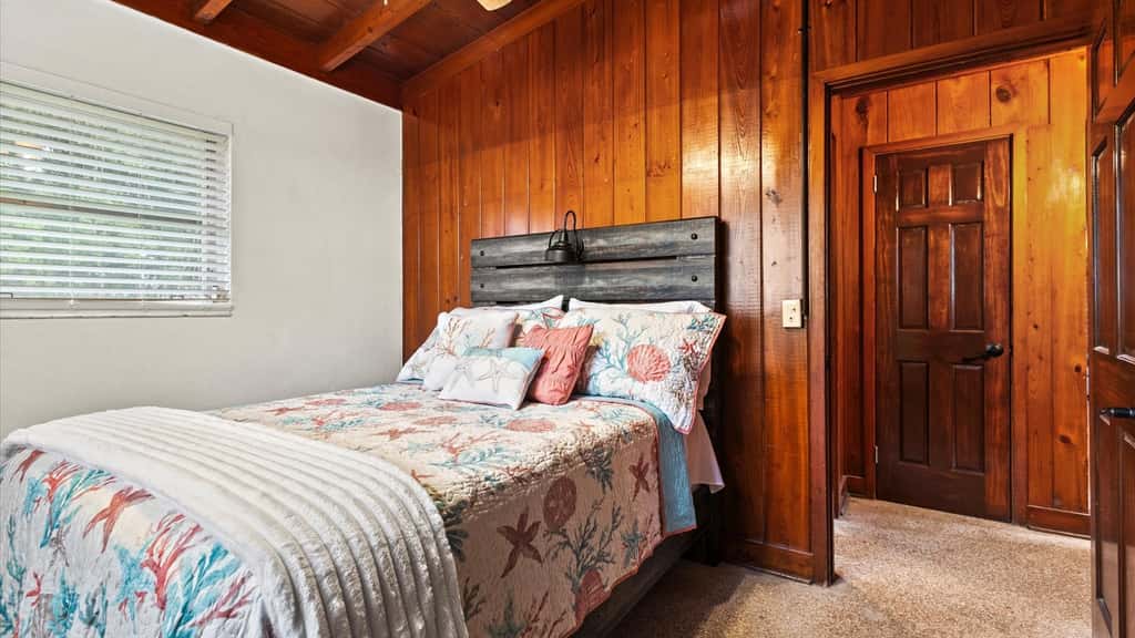 Cozy Coastal Cabin