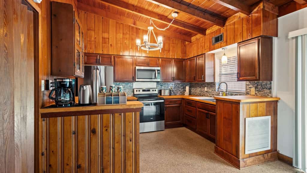 2BR Coastal Cottage Near Downtown & Beaches