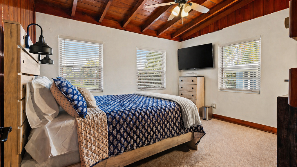 Cozy Coastal Cabin