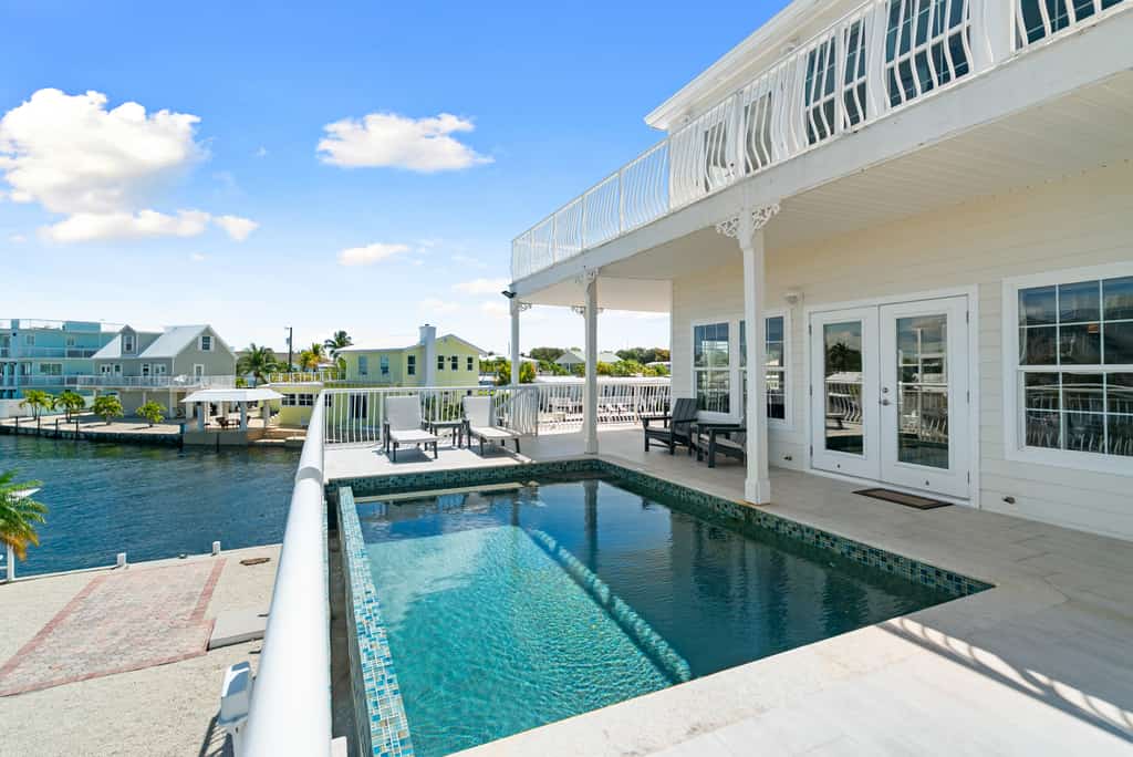 Dolphin Paradise: Pool, Elevator, Waterfront with Dock