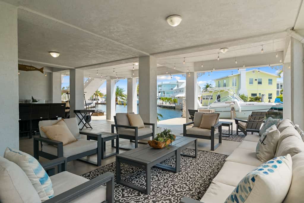 Dolphin Paradise: Pool, Elevator, Waterfront with Dock