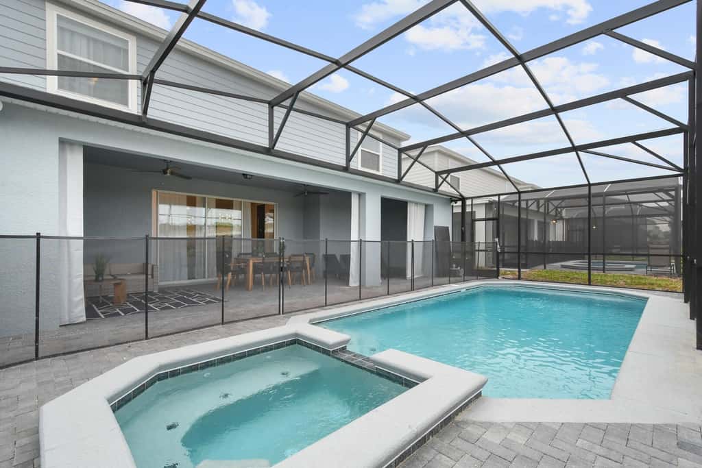 Modern Luxury House at Windsor Island