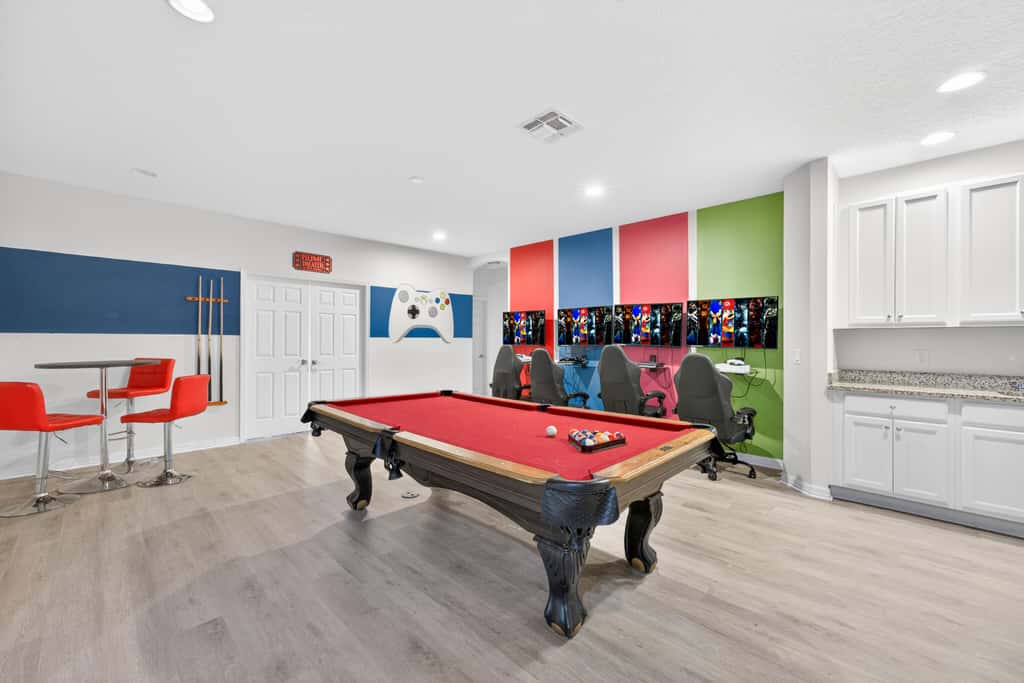 14BR Mansion Pool Theater Sleeps 39