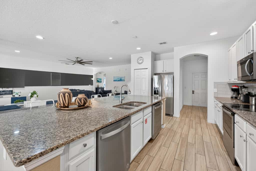 14BR Mansion Pool Theater Sleeps 39