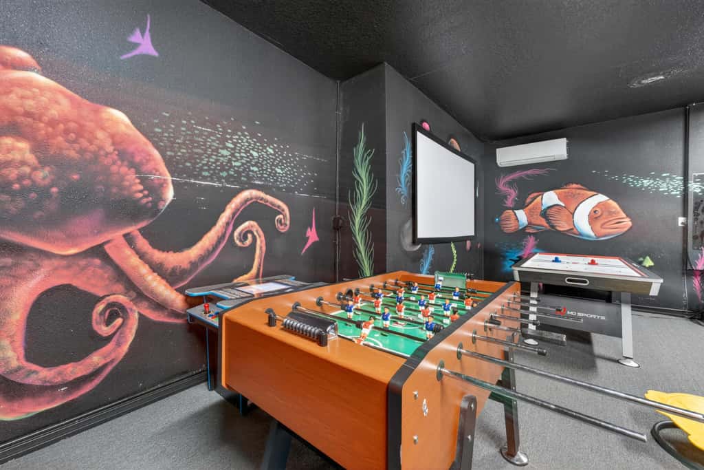14BR Mansion Pool Theater Sleeps 39