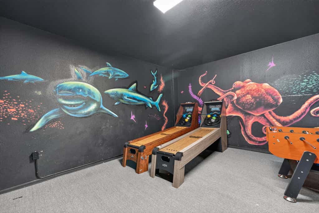 14BR Mansion Pool Theater Sleeps 39