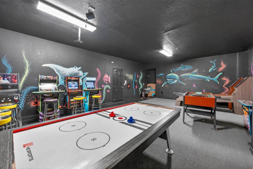 14BR Mansion Pool Theater Sleeps 39