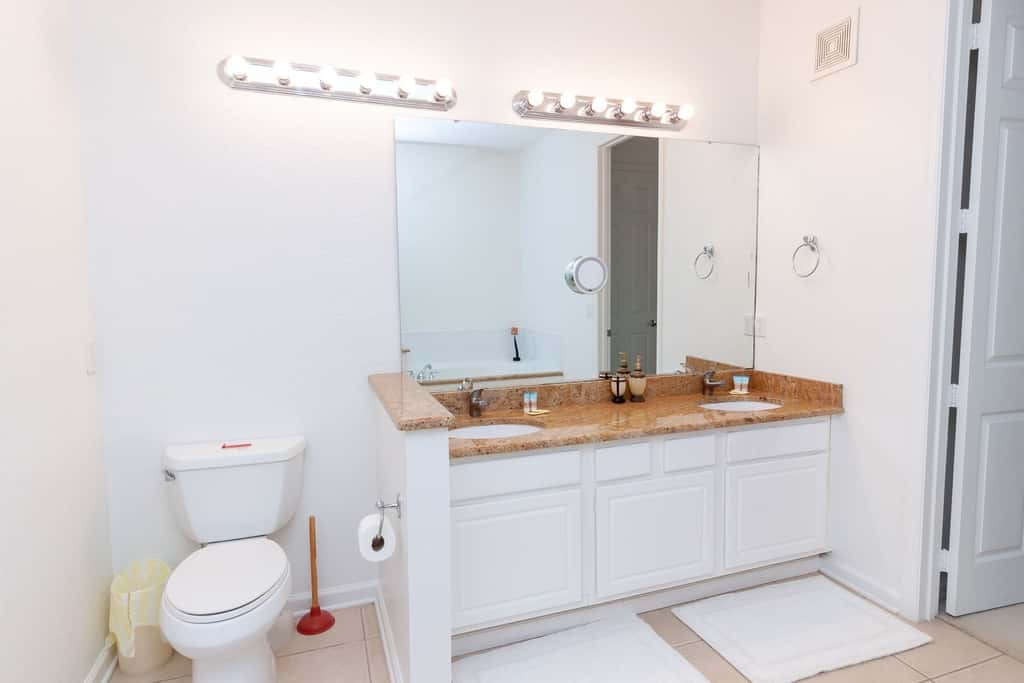Spacious Condo Close to Universal