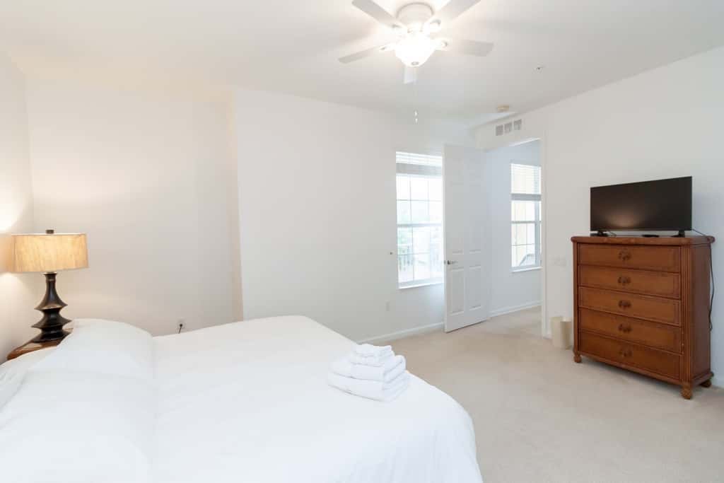 Spacious Condo Close to Universal