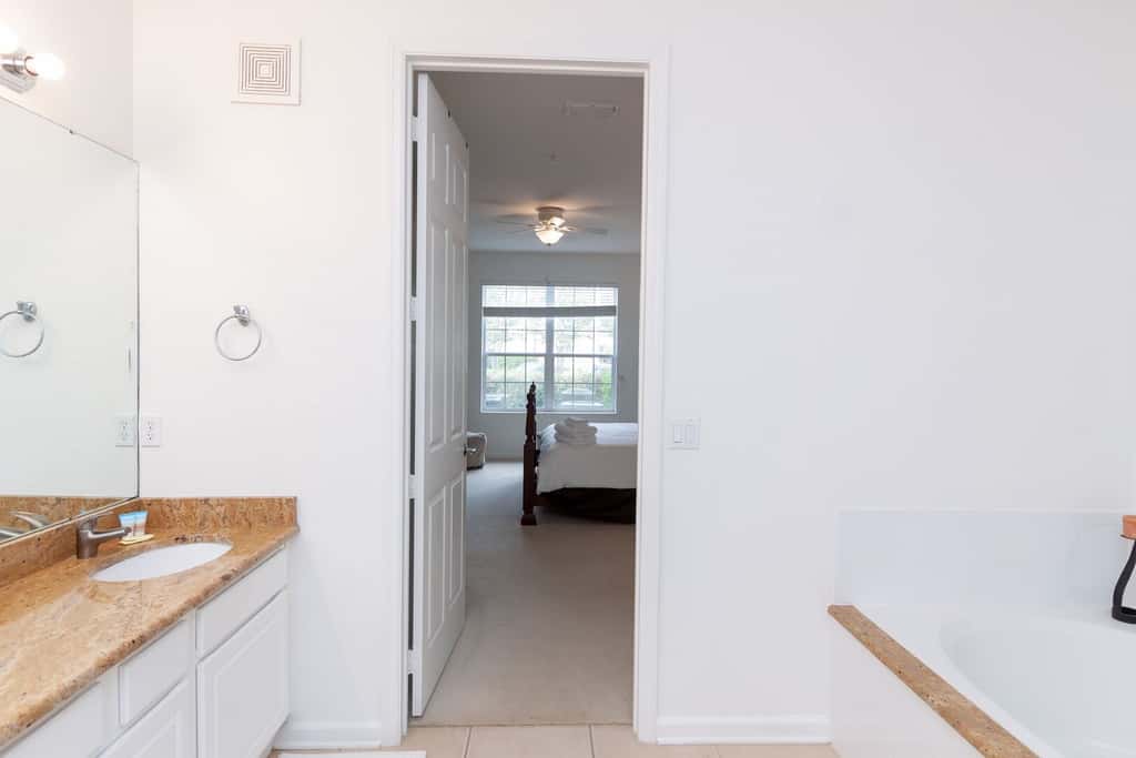 Spacious Condo Close to Universal