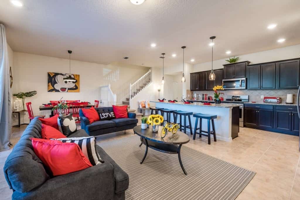 Spacious 5-Bedroom Villa with Private Pool in Davenport