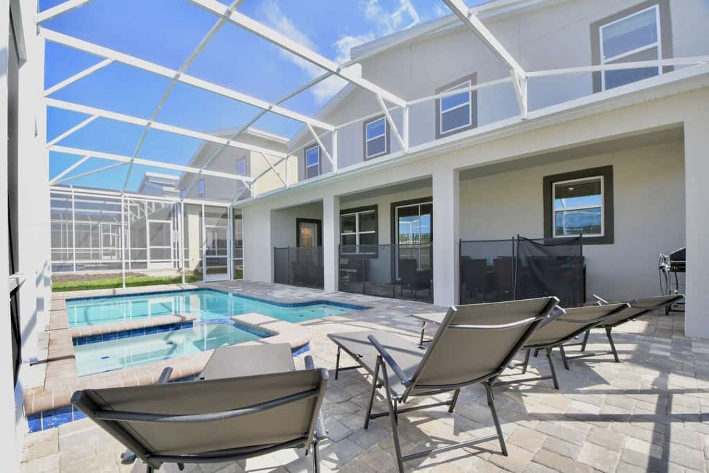 Modern Oasis Near Shopping n Golf Course w Pool