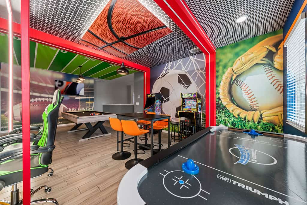 Big Family Home! Game Room | Sleeps 26!