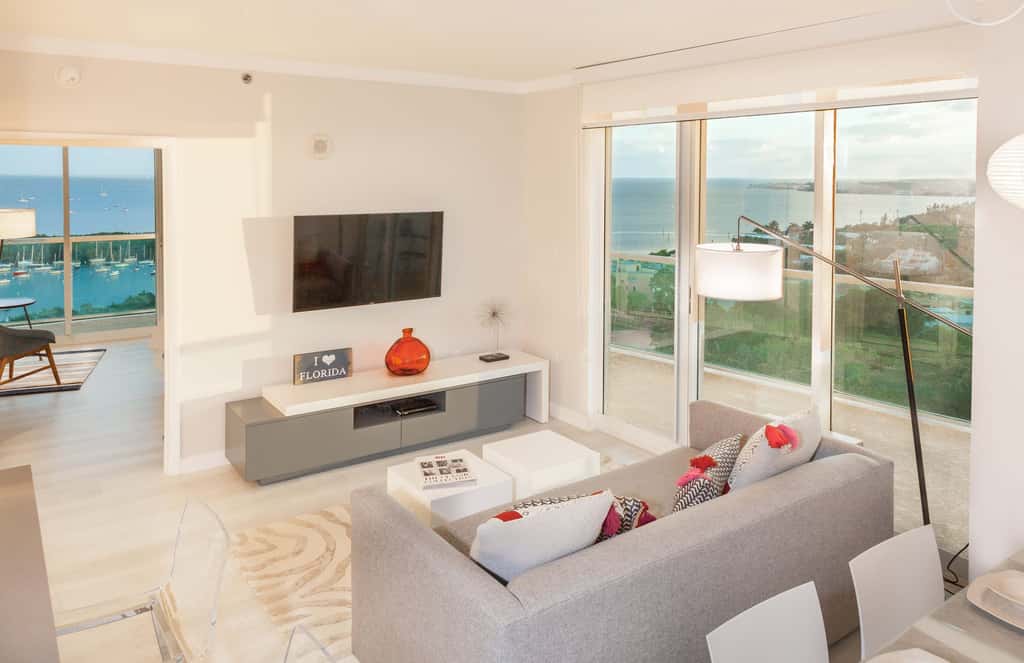 Marina View Apartment w/ Dual Balconies