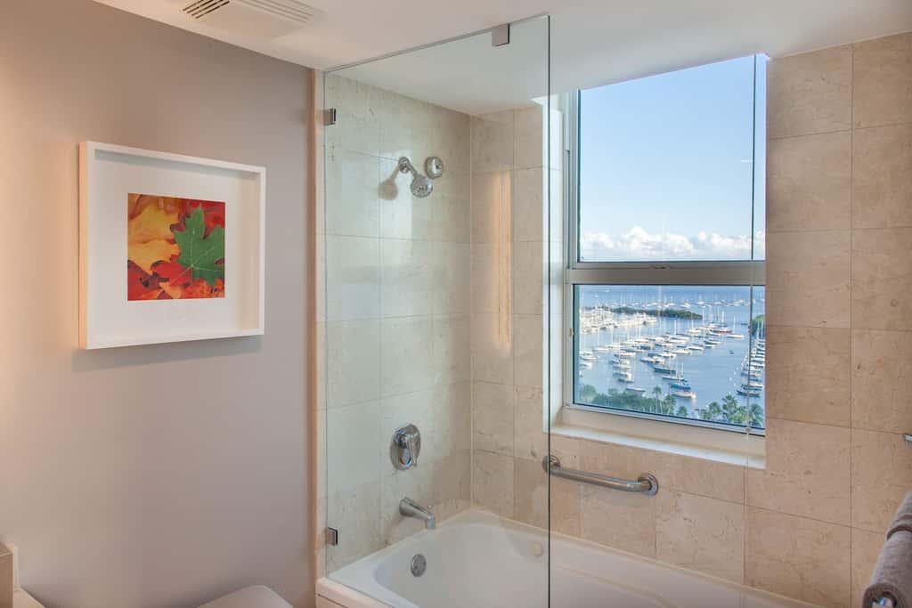 Marina View Apartment w/ Dual Balconies